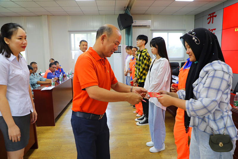 “金秋助學(xué)，圓夢(mèng)明佳！”明佳集團(tuán)黨支部及工會(huì)組織開(kāi)展愛(ài)心助學(xué)活動(dòng)！